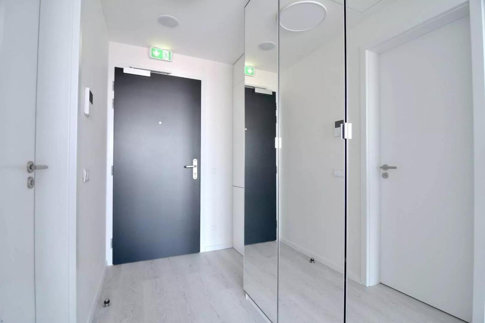 Bris Apartment, 1-2 Guests, Free Parking & Wifi, 4km Downtown, Pozsony