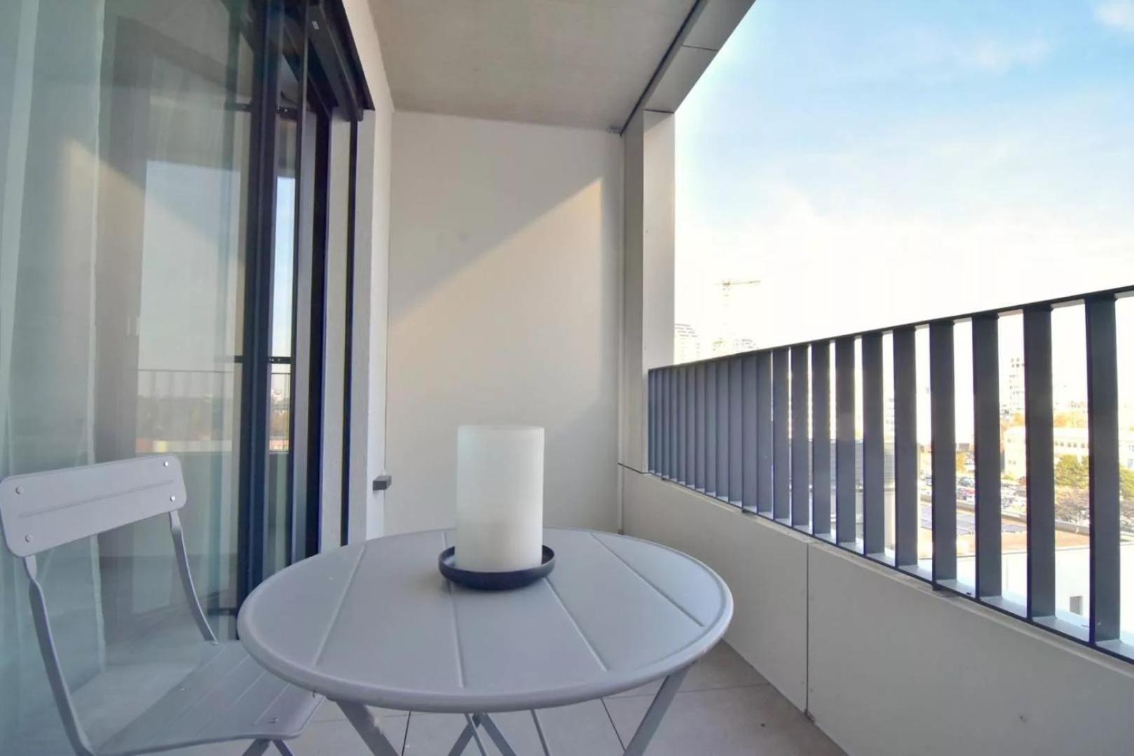 Bris Apartment, 1-2 Guests, Free Parking & Wifi, 4km Downtown, Pozsony