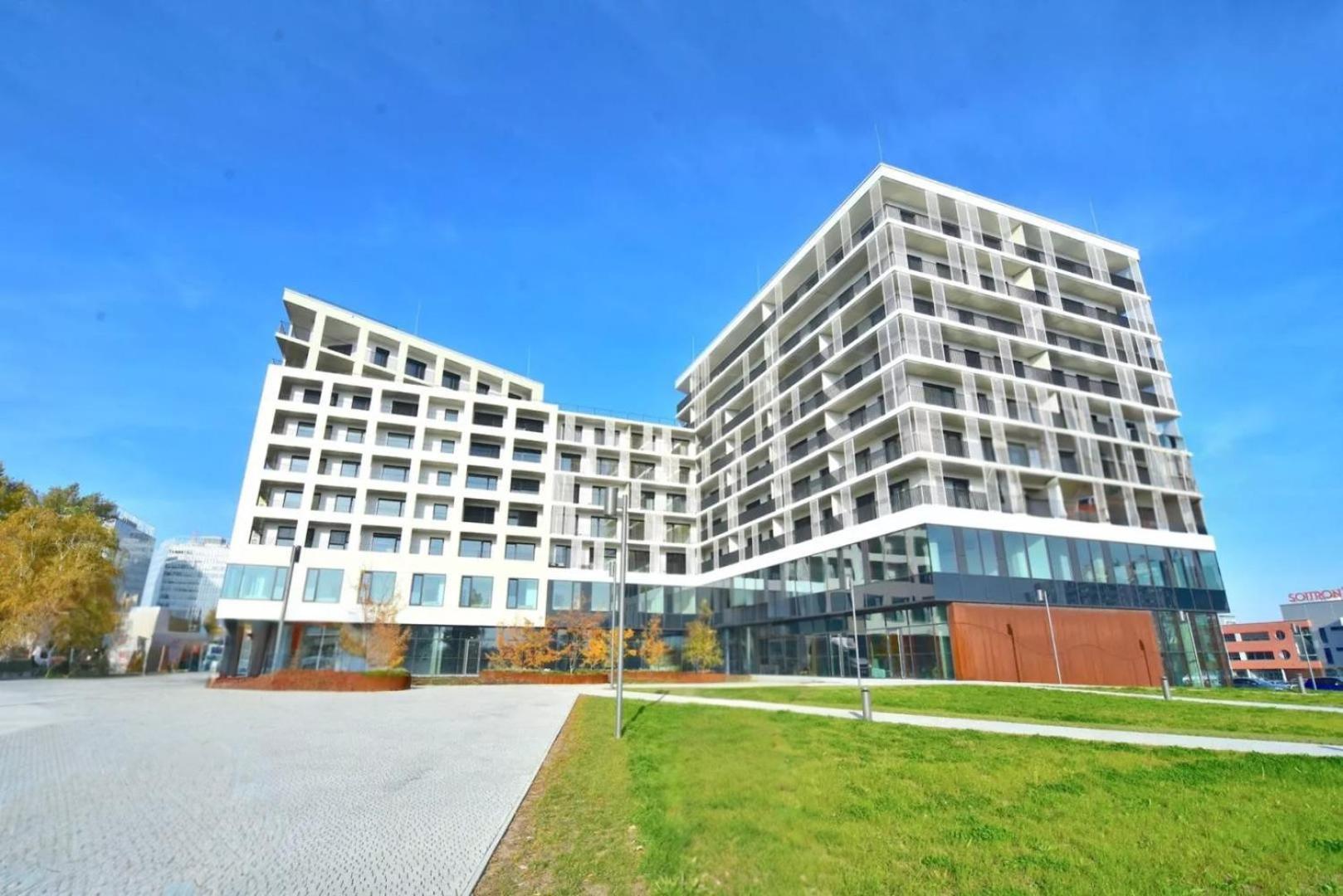 Bris Apartment, 1-2 Guests, Free Parking & Wifi, 4km Downtown, Apartman Pozsony